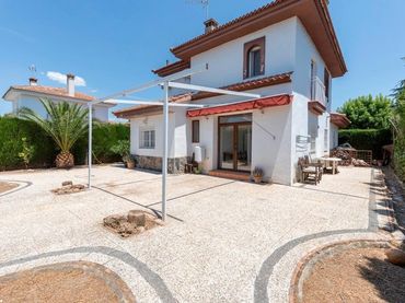 Casa amb balcó en venda a Urbanizacion Urbanización Parque de Cubillas 37