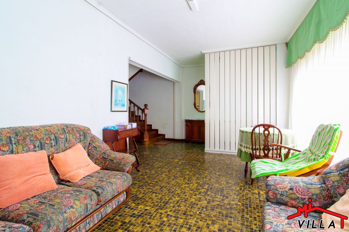 Sala de estar de Casa o chalet en venta en Laredo con Calefacción, Terraza y Amueblado