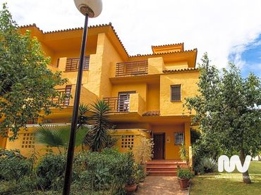 Casa amb piscina en venda a Residencial La Palmera