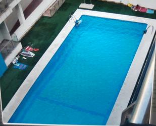 Piscina de Pis de lloguer en Roquetas de Mar amb Aire condicionat, Terrassa i Moblat