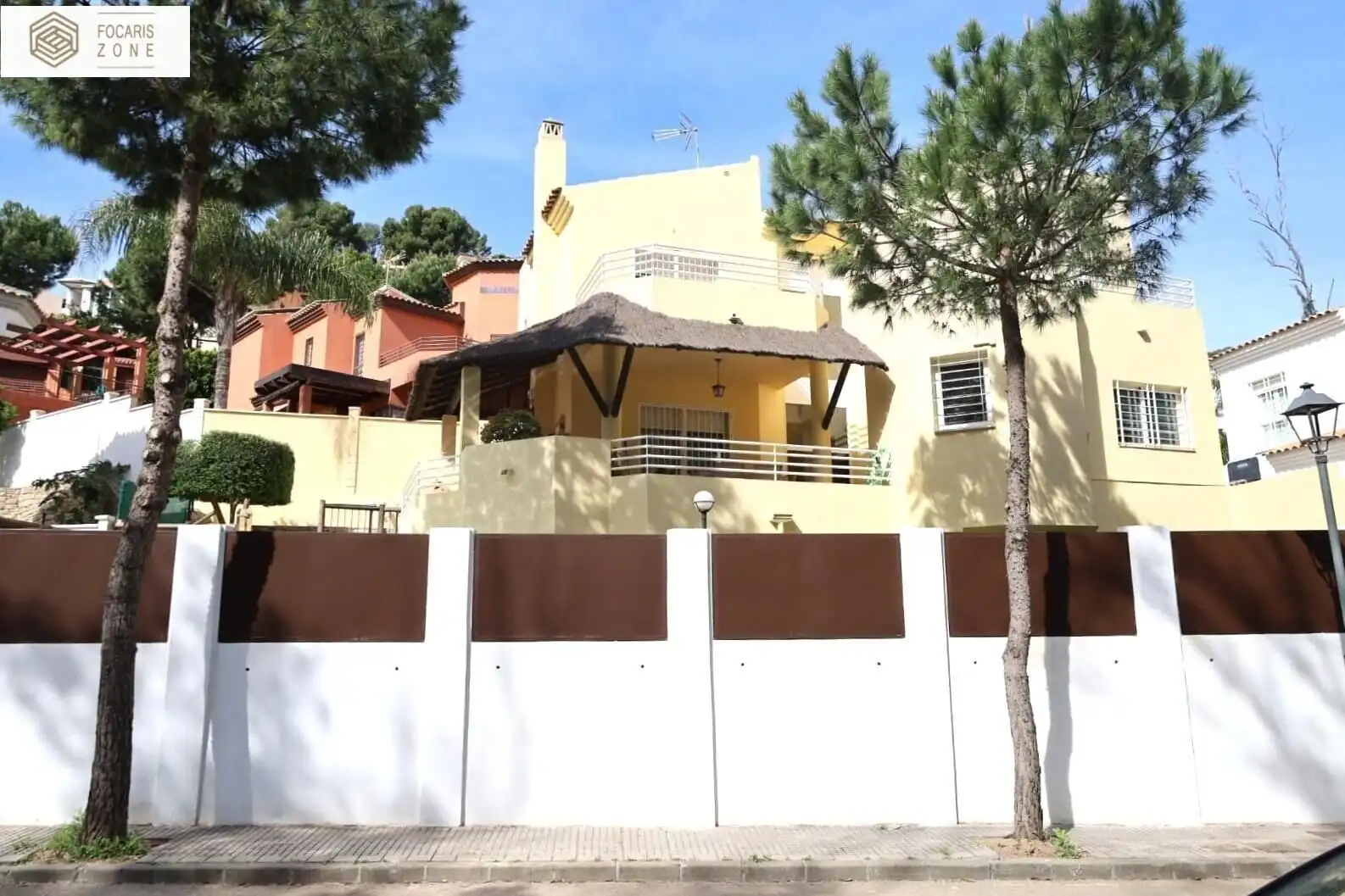 Vista exterior de Casa o xalet en venda en Torremolinos amb Aire condicionat, Calefacció i Jardí privat
