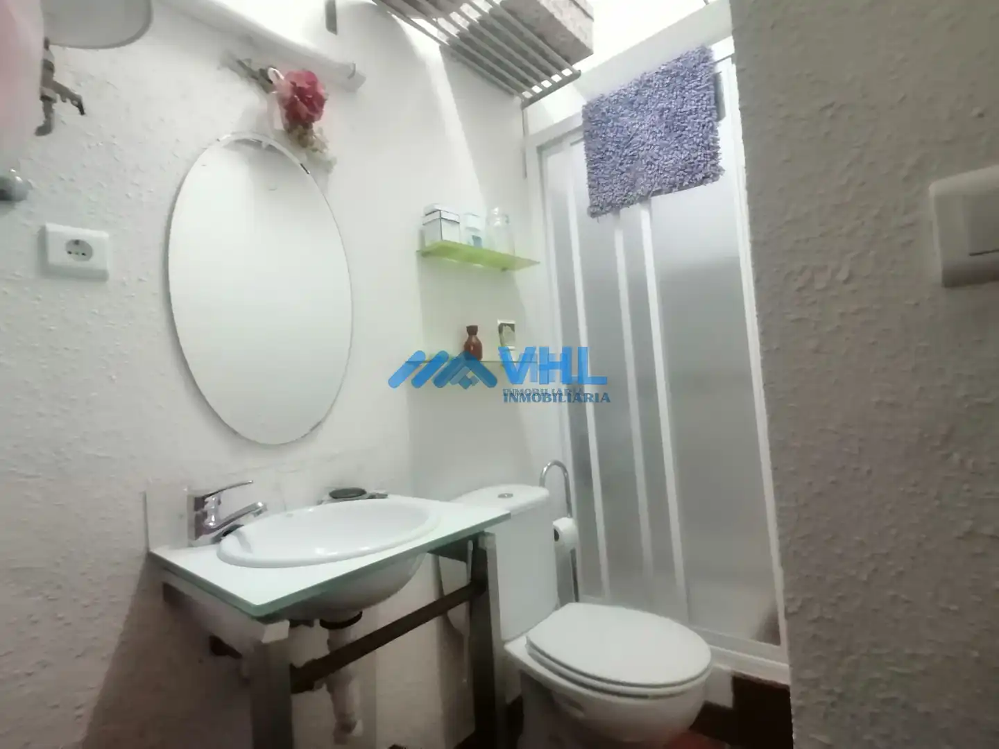 Bany de Local en venda en Castro-Urdiales amb Calefacció i Moblat