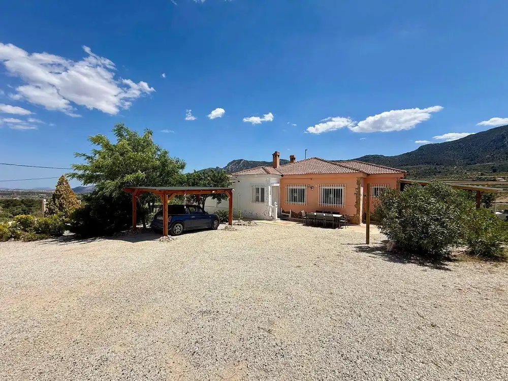 Vista exterior de Casa o xalet en venda en La Romana amb Aire condicionat