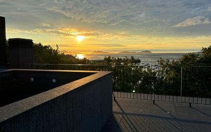 Vista exterior de Àtic en venda en Vigo  amb Terrassa i Piscina