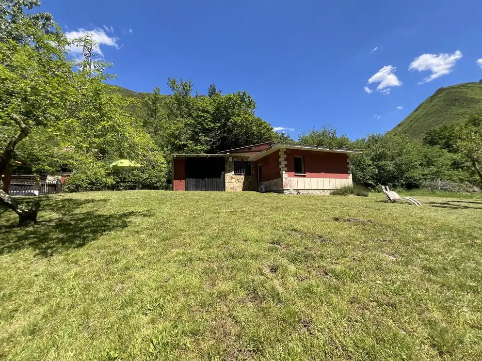 Vista exterior de Casa o chalet en venta en Piloña con Calefacción y Amueblado