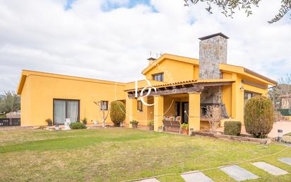 Exterior view of House or chalet for sale in Banyeres del Penedès  with Terrace and Balcony