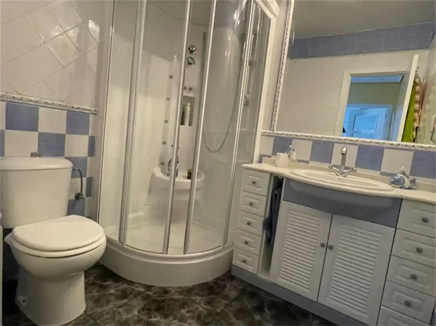 Baño de Piso en venta en Los Navalucillos con Trastero, Amueblado y Balcón