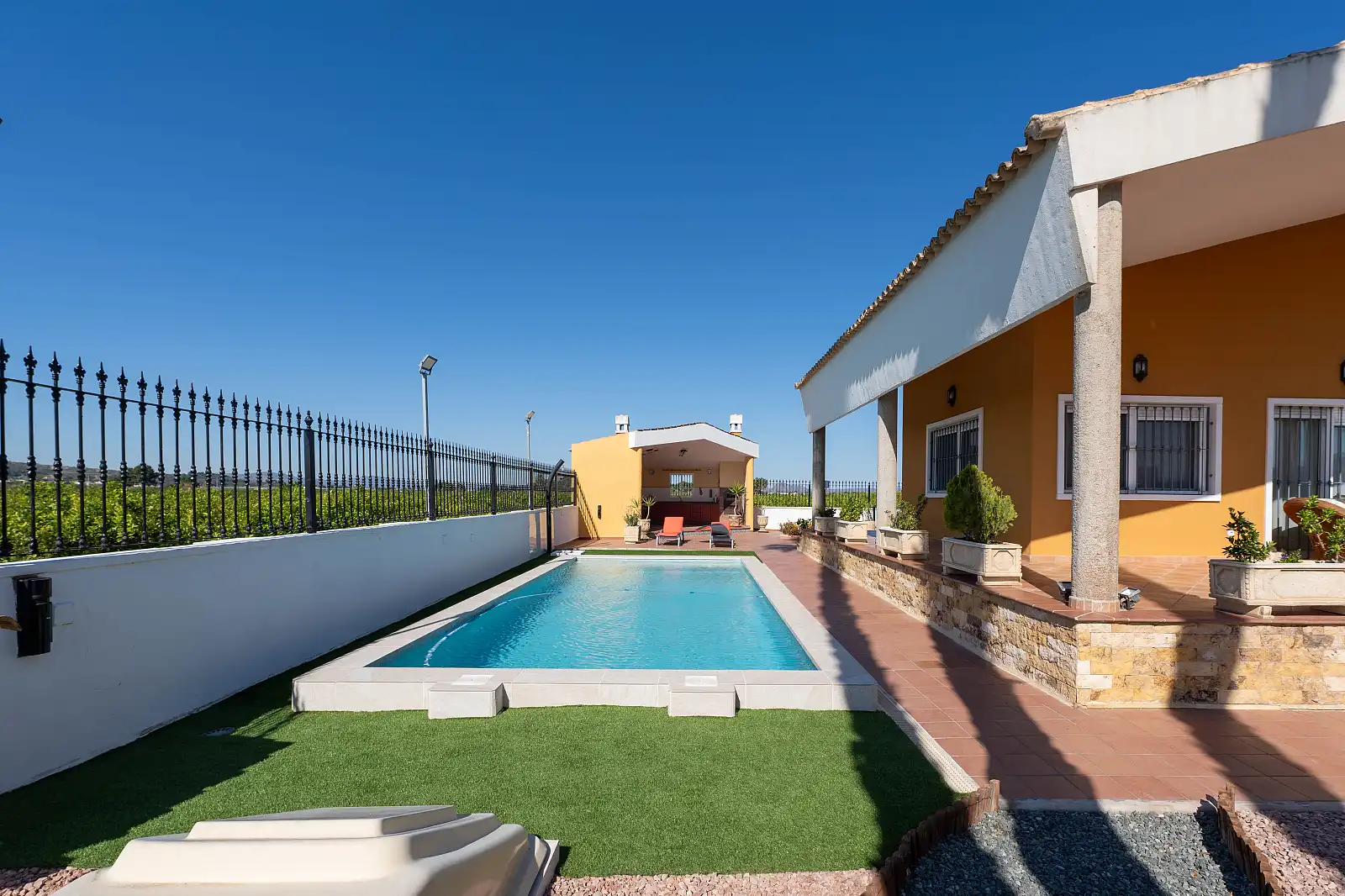 Piscina de Casa o xalet en venda en Orihuela amb Aire condicionat, Jardí privat i Terrassa
