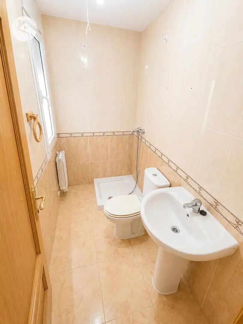 Baño de Piso en venta en Arcas del Villar con Calefacción y Trastero