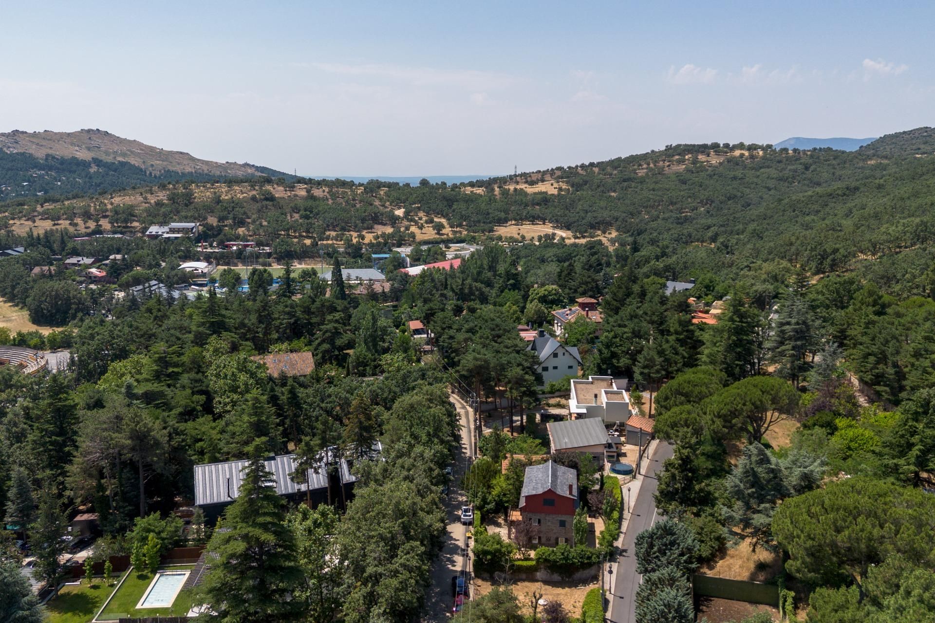 Vista exterior de Casa o xalet en venda en Navacerrada amb Calefacció i Jardí privat