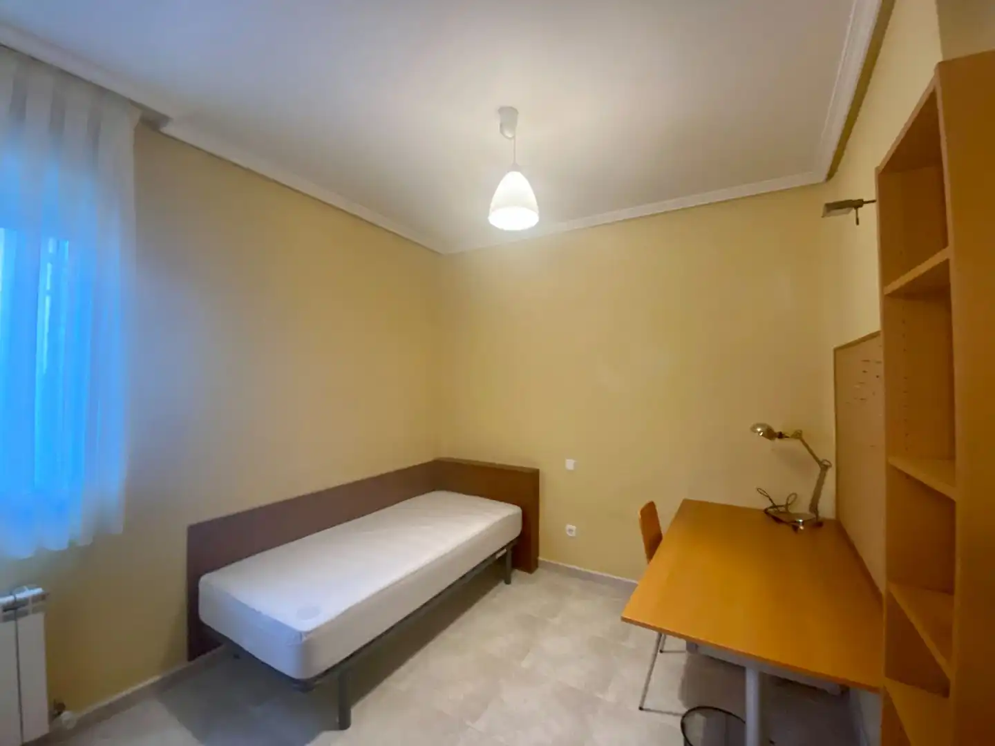 Schlafzimmer von Wohnung zur Miete in  Madrid Capital mit Balkon