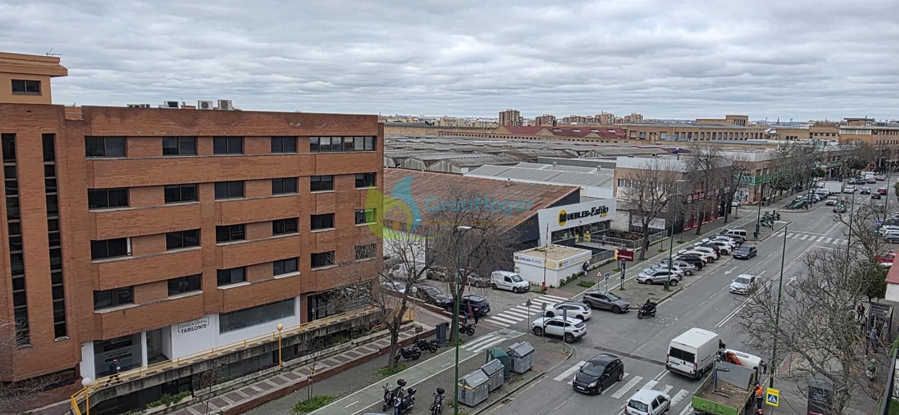 Exterior view of Flat for sale in  Sevilla Capital  with Terrace, Storage room and Furnished