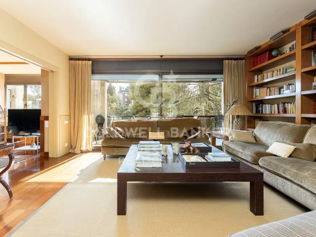 Sala de estar de Piso en venta en Barcelona con Jardín privado, Terraza y Piscina comunitaria