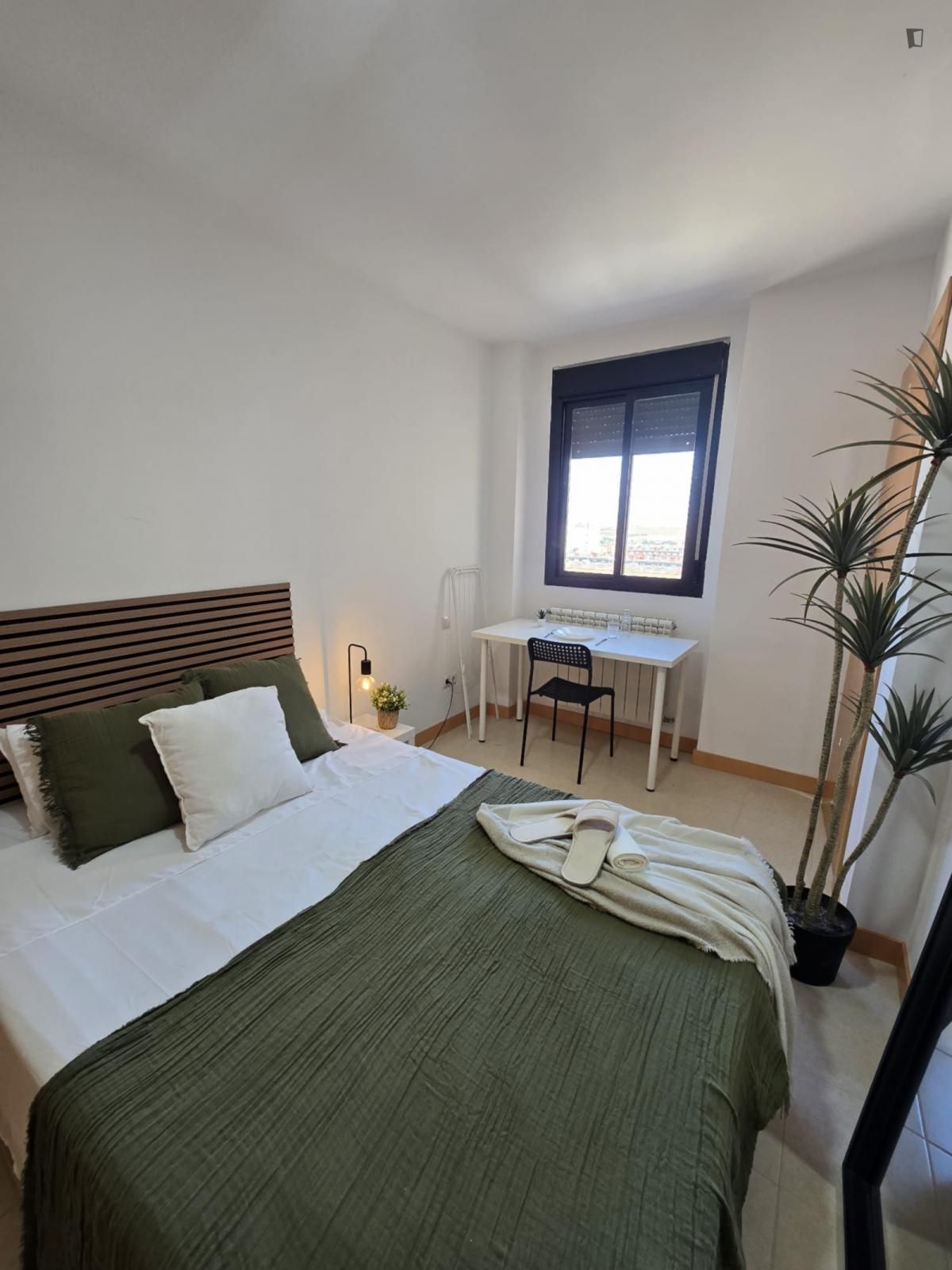 Habitación de Apartamento para compartir en Parla con Amueblado, Horno y Lavadora