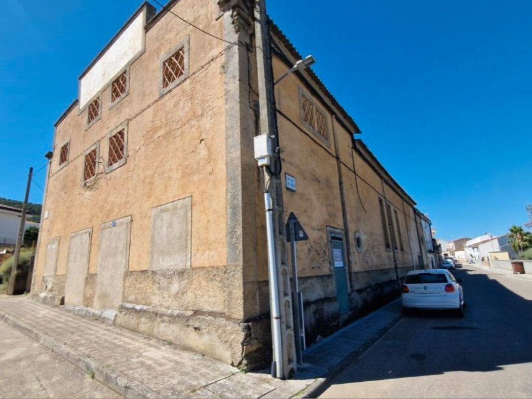 Vista exterior de Local en venda en Mirabel