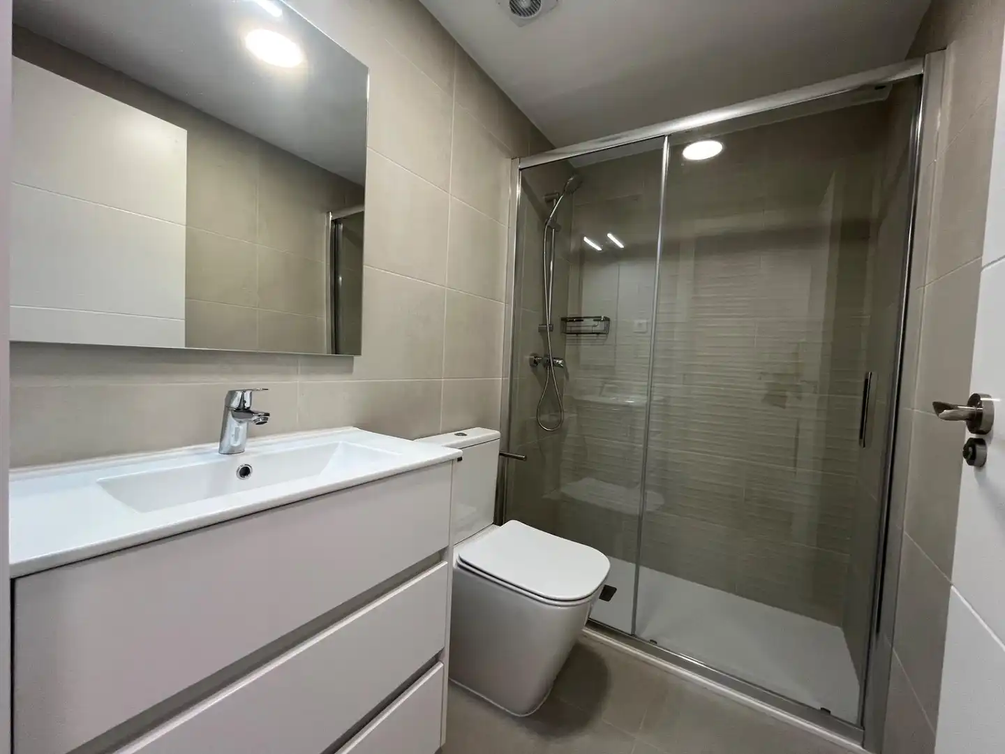Badezimmer von Wohnung zur untervermieten in Madrid mit Heizung