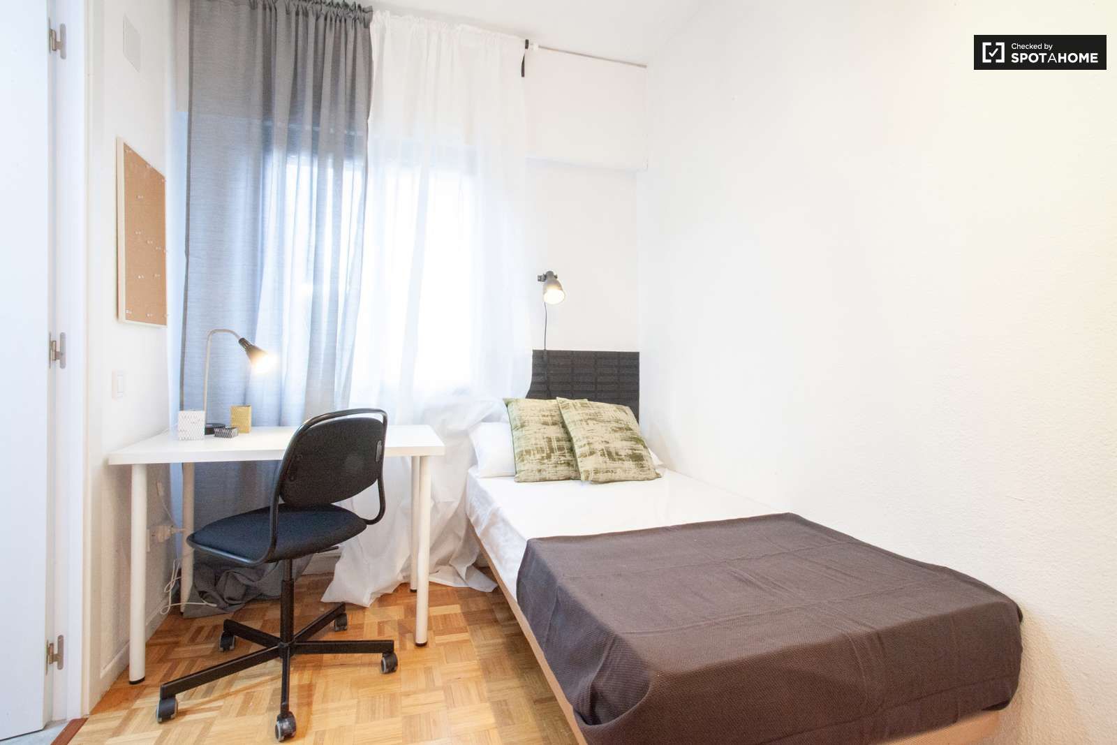 Flat to share in Colina