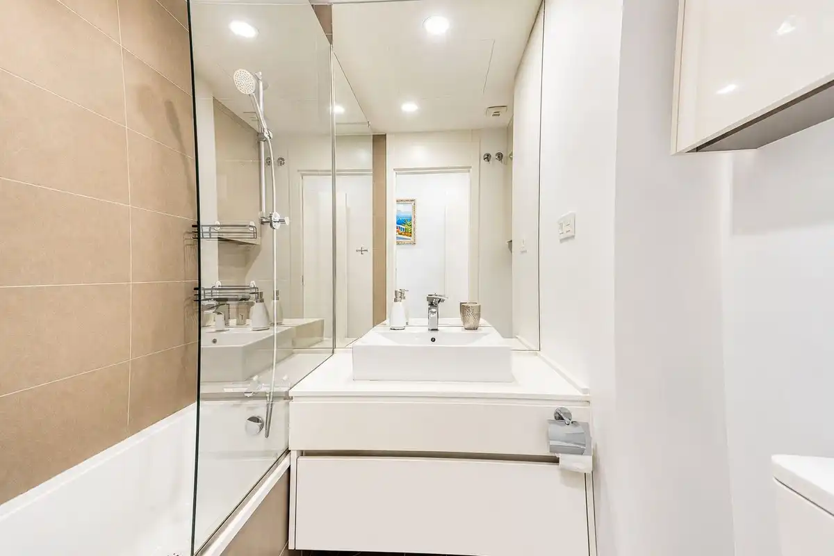 Bathroom of Apartments for sale in Estepona  with Air Conditioner, Terrace and Storage room