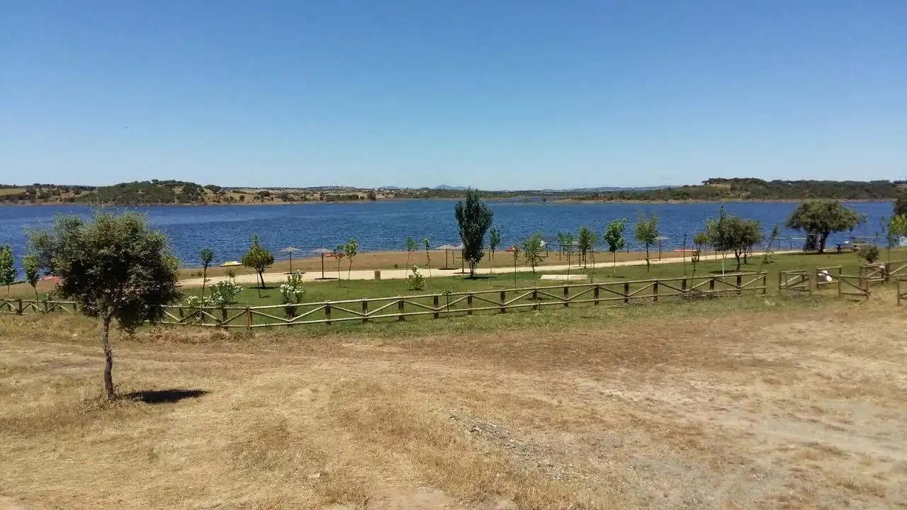 Casa o chalet en venta en Cheles con Terraza, Trastero y Balcón