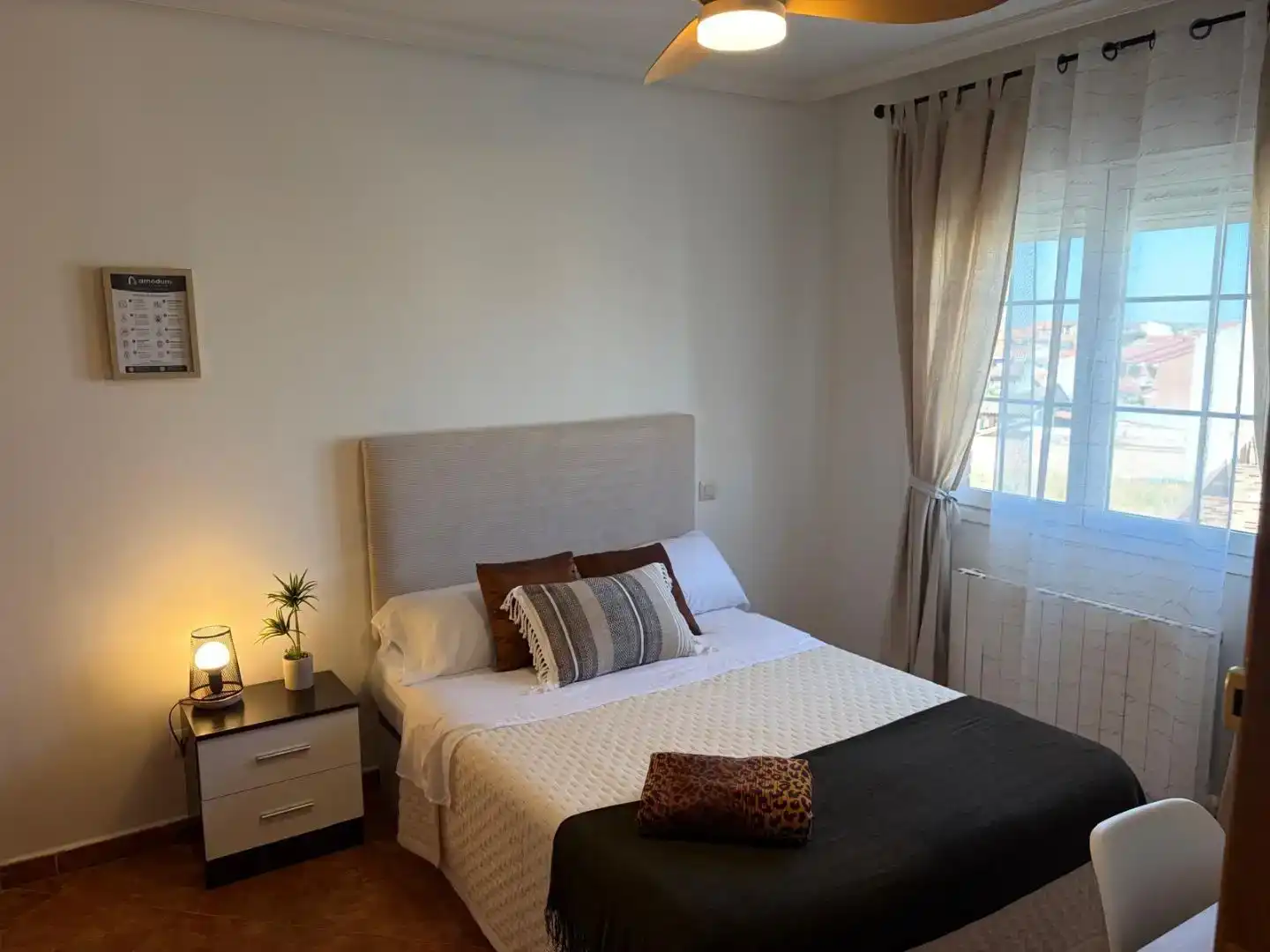 Dormitori de Casa o xalet de lloguer en Valmojado amb Aire condicionat, Jardí privat i Moblat