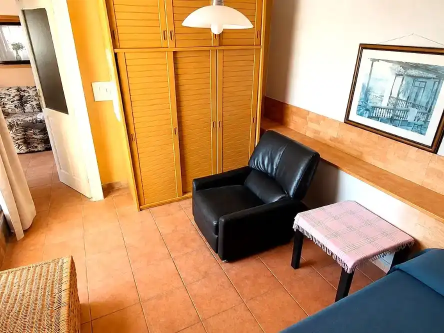 Sala d'estar de Pis en venda en San Bartolomé de Tirajana amb Piscina i Moblat