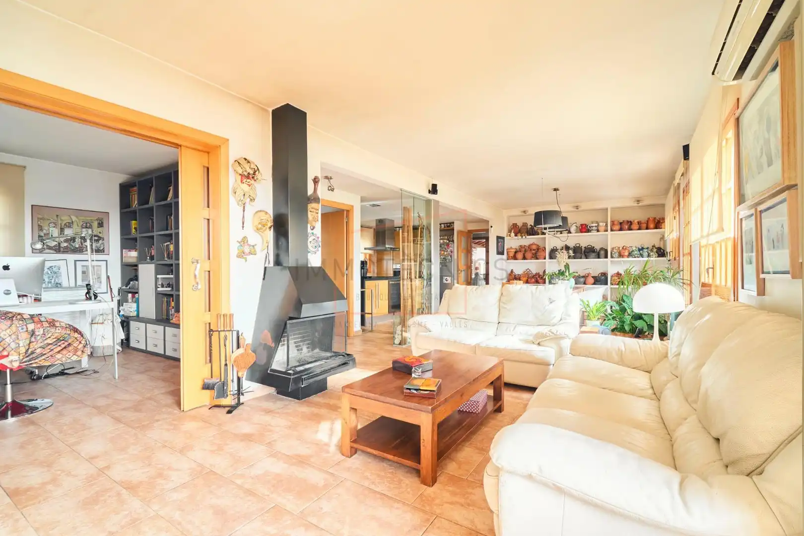 Sala d'estar de Casa o xalet en venda en Les Franqueses del Vallès amb Aire condicionat, Jardí privat i Terrassa
