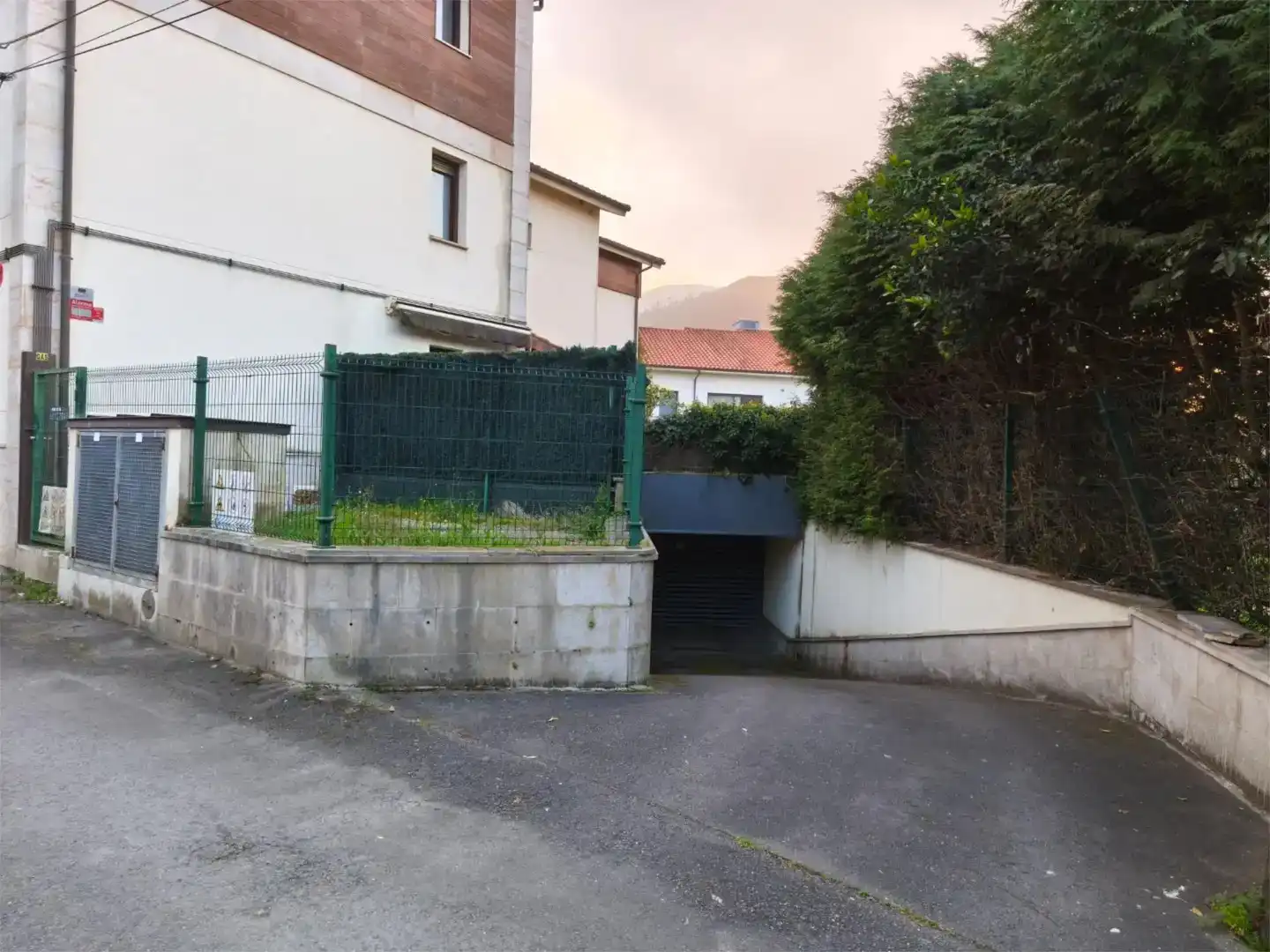 Aparcament de Pis en venda en Llanes amb Jardí privat, Traster i Moblat