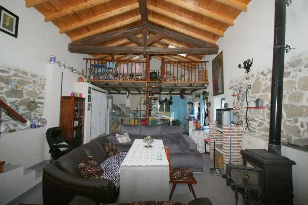 Sala d'estar de Finca rústica en venda en Santa Cruz del Valle amb Internet
