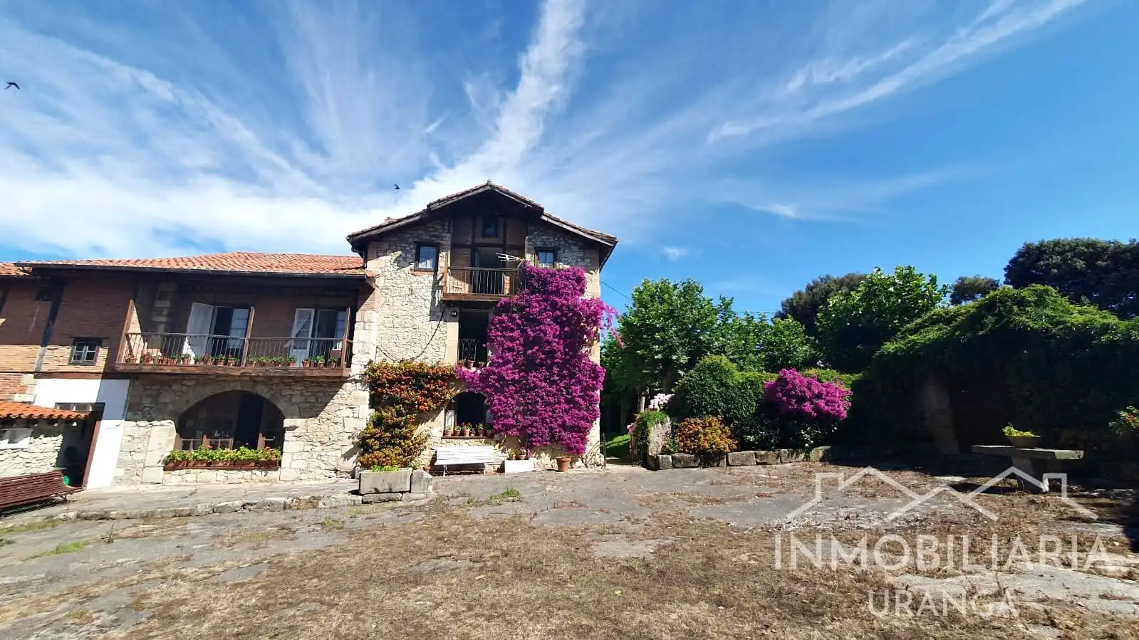 Außenansicht von Haus oder Chalet zum Verkauf in Ribamontán al Mar mit Heizung, Privatgarten und Terrasse