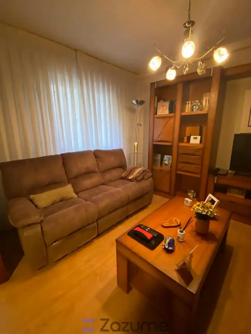 Sala d'estar de Pis de lloguer en Gijón  amb Calefacció, Moblat i Forn