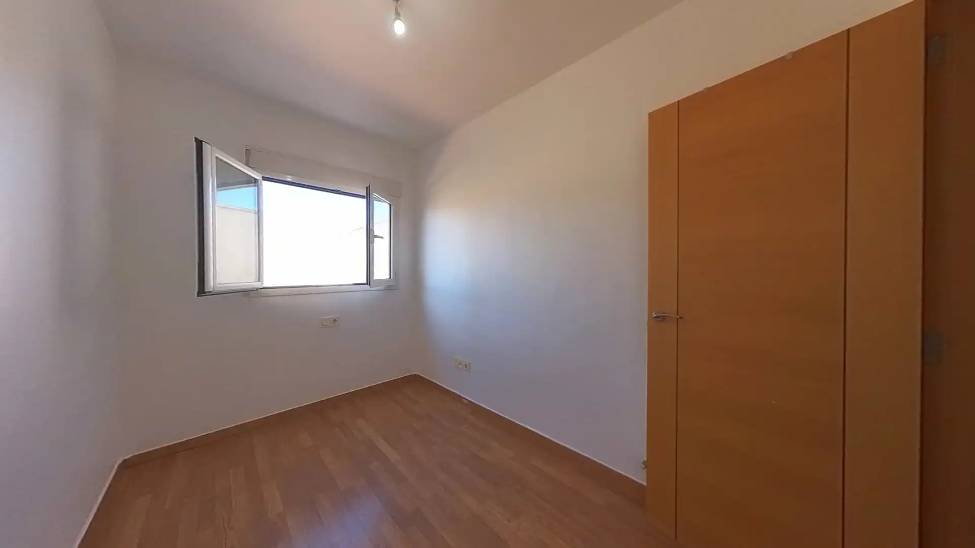 Habitación de Piso en venta en Almansa con Calefacción, Parquet y Terraza