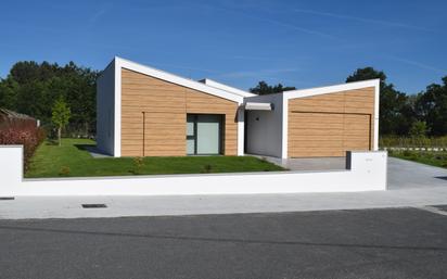 Vista exterior de Casa o xalet en venda en Ourense Capital  amb Terrassa, Piscina i Balcó