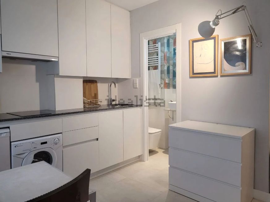 Cuina de Apartament de lloguer en  Madrid Capital amb Aire condicionat, Calefacció i Moblat