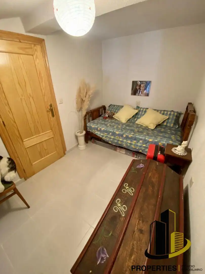 Bedroom of Houses for sale in La Tala