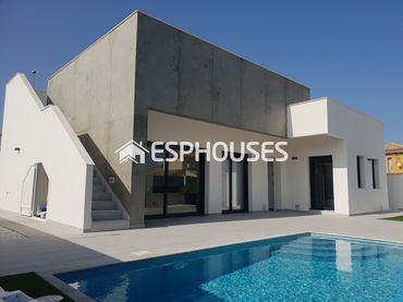 Villa avec balcon à vendre à El Pinar de Campoverde
