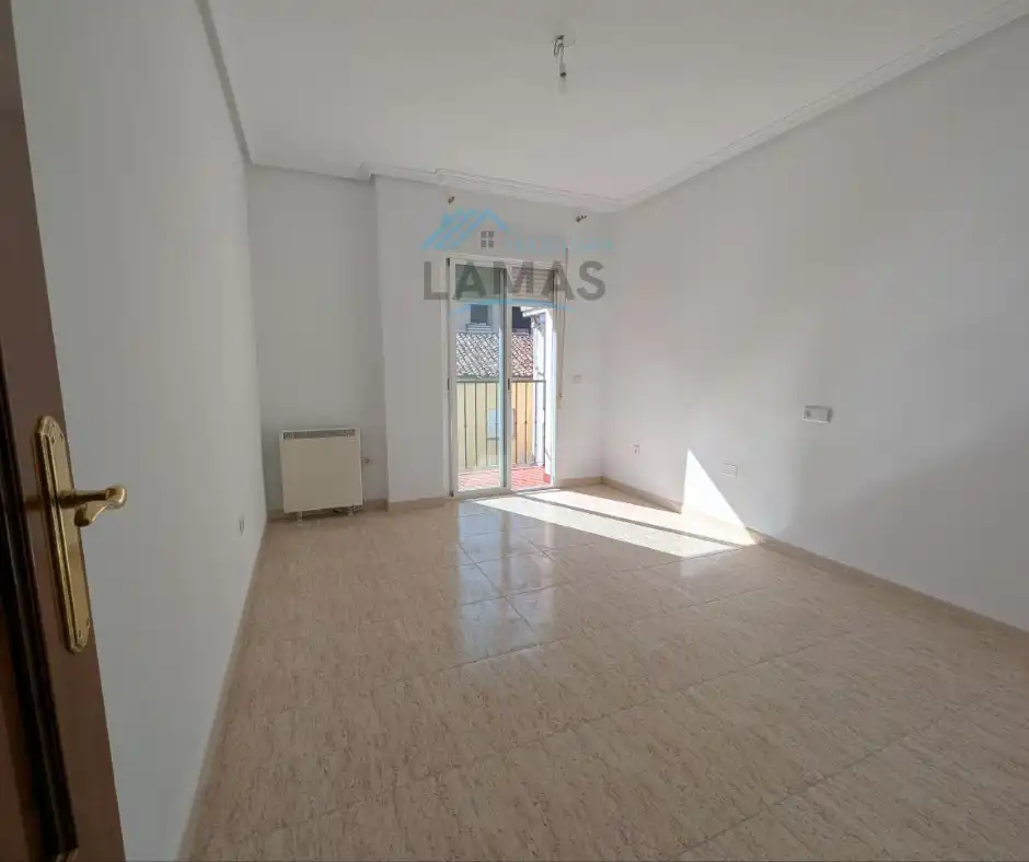 Sala de estar de Dúplex en venta en Navalmoral de la Mata con Calefacción, Terraza y Balcón