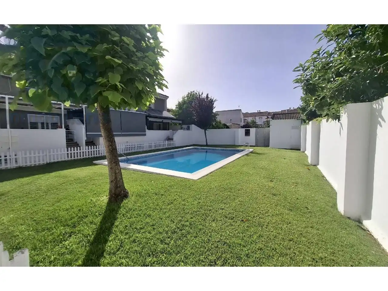 Piscina de Casa adosada en venda en Alhendín amb Aire condicionat, Calefacció i Piscina comunitària