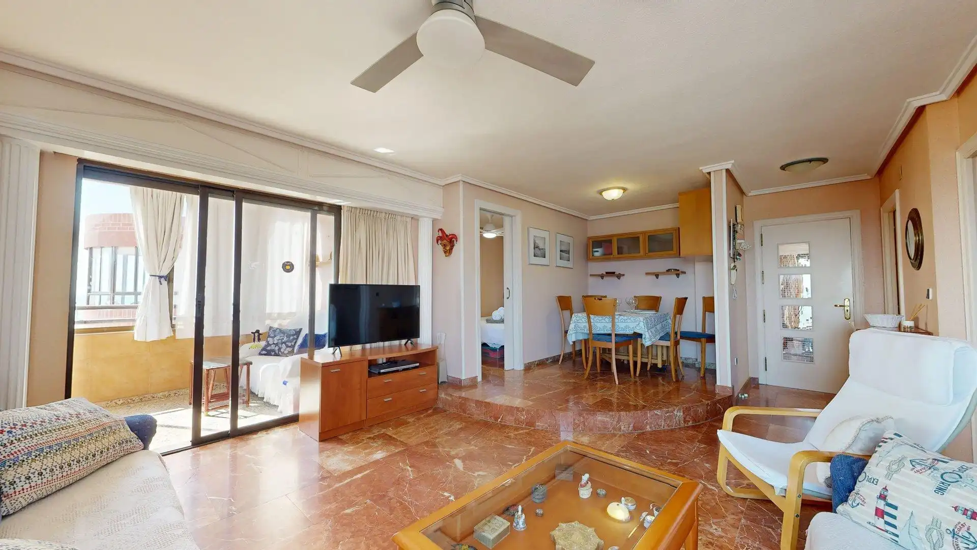 Sala d'estar de Apartament de lloguer en Elche / Elx amb Aire condicionat, Calefacció i Jardí privat