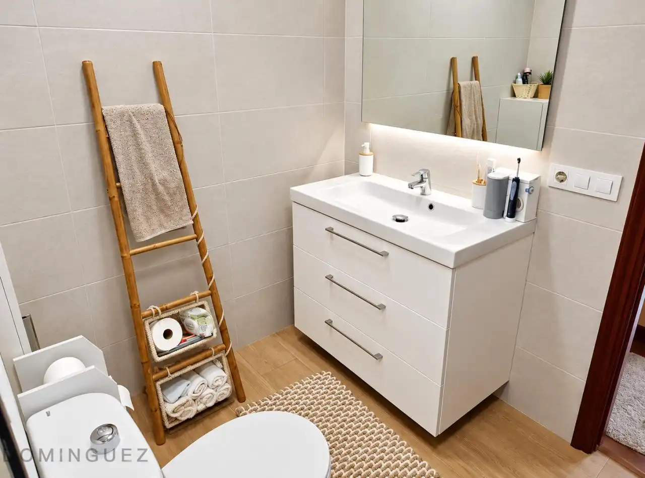 Bathroom of Flat for sale in Vigo   with Heating, Storage room and Furnished