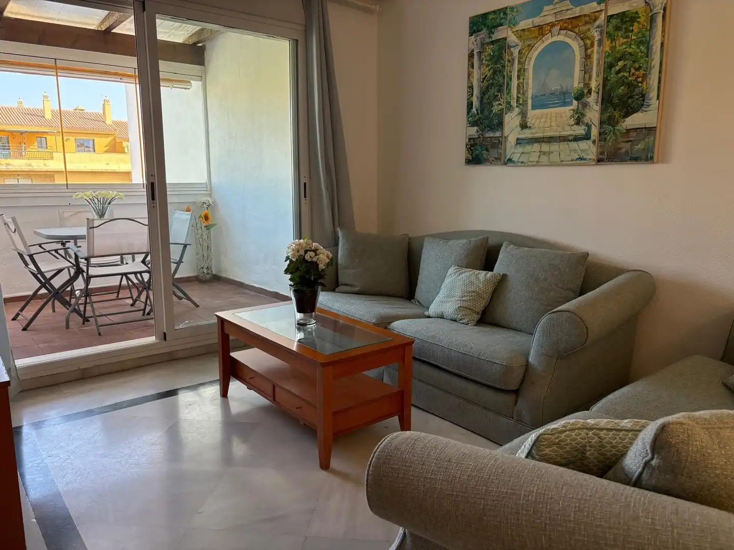 Sala d'estar de Àtic en venda en Marbella amb Aire condicionat, Calefacció i Jardí privat