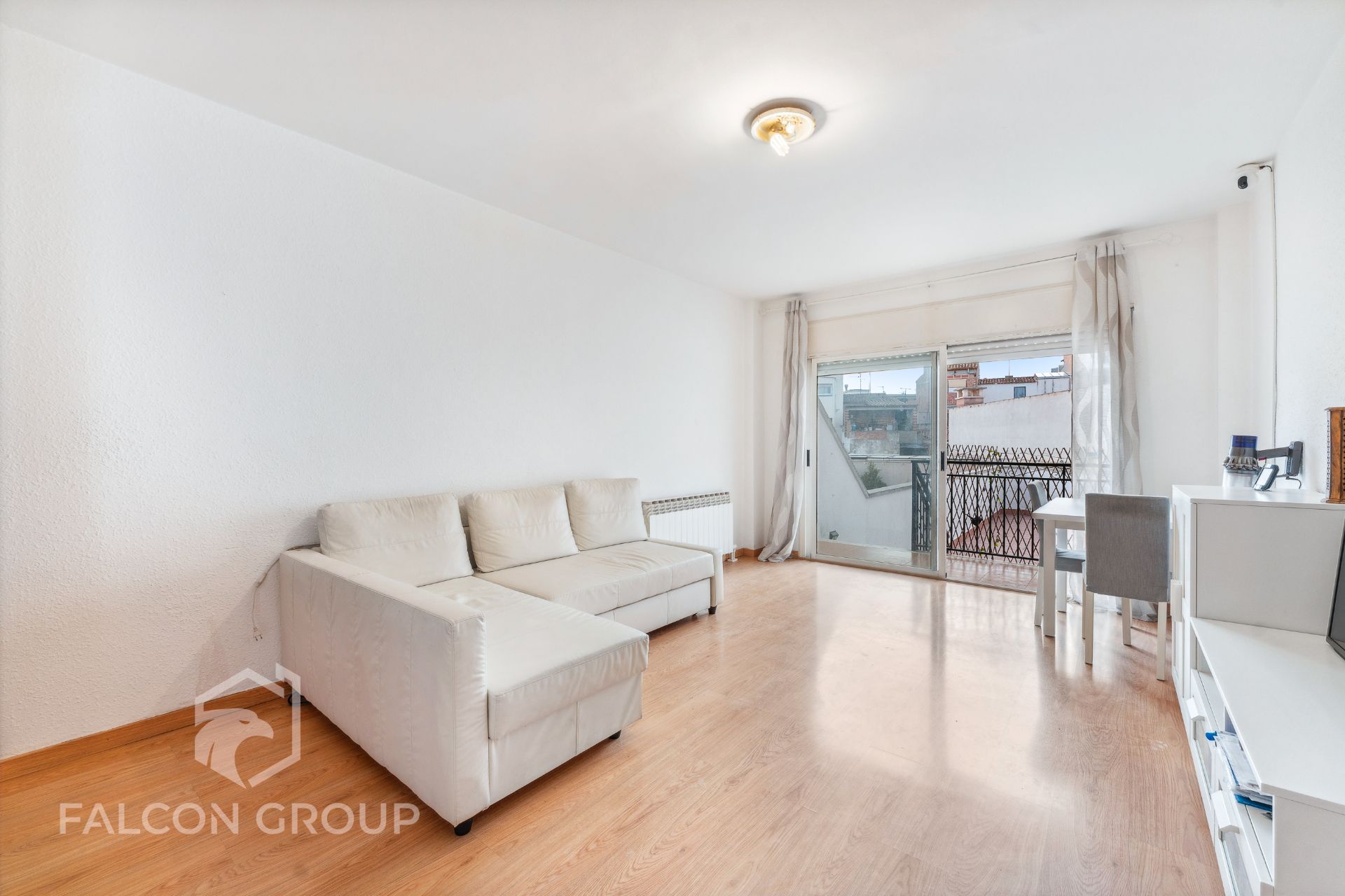 Living room of Flat for sale in El Vendrell  with Heating, Parquet flooring and Terrace