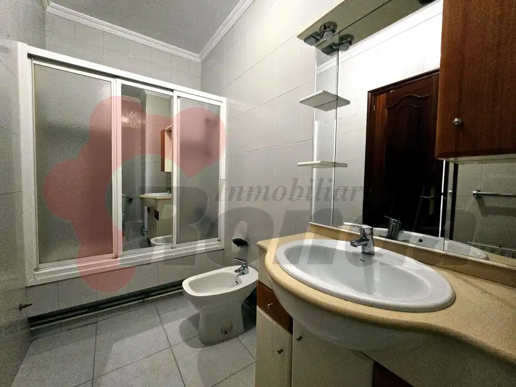 Bany de Casa o xalet en venda en Lugo