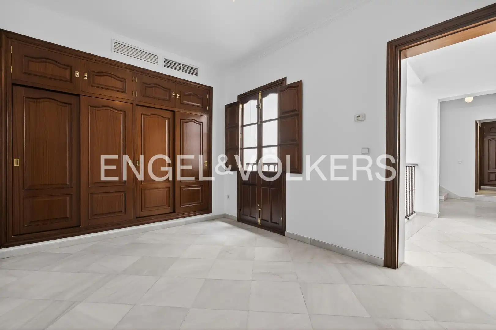Houses for sale in Osuna  with Air Conditioner and Heating
