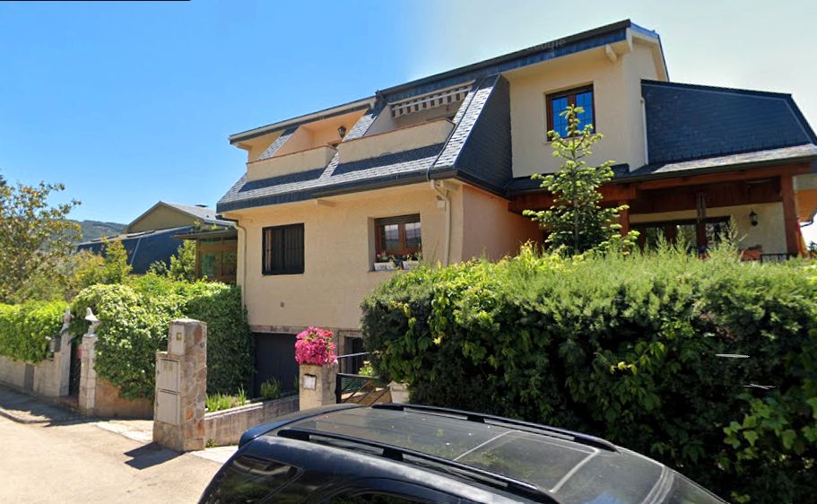 Vista exterior de Casa adosada en venda en Collado Mediano amb Calefacció, Jardí privat i Terrassa