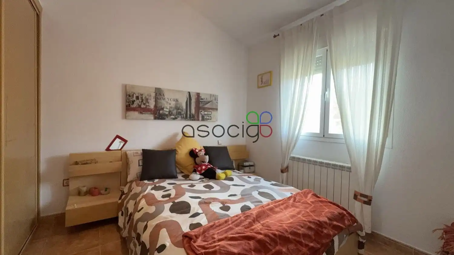 Habitación de Casa adosada en venta en Cabanillas del Campo con Calefacción, Jardín privado y Terraza