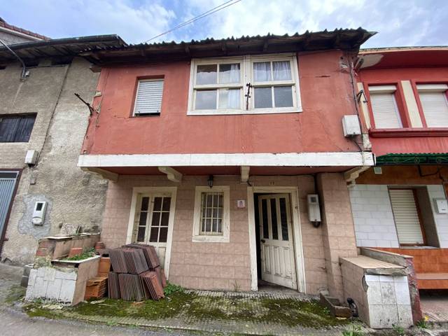 Casa adosada en Venta en C/ Villoría  en Laviana