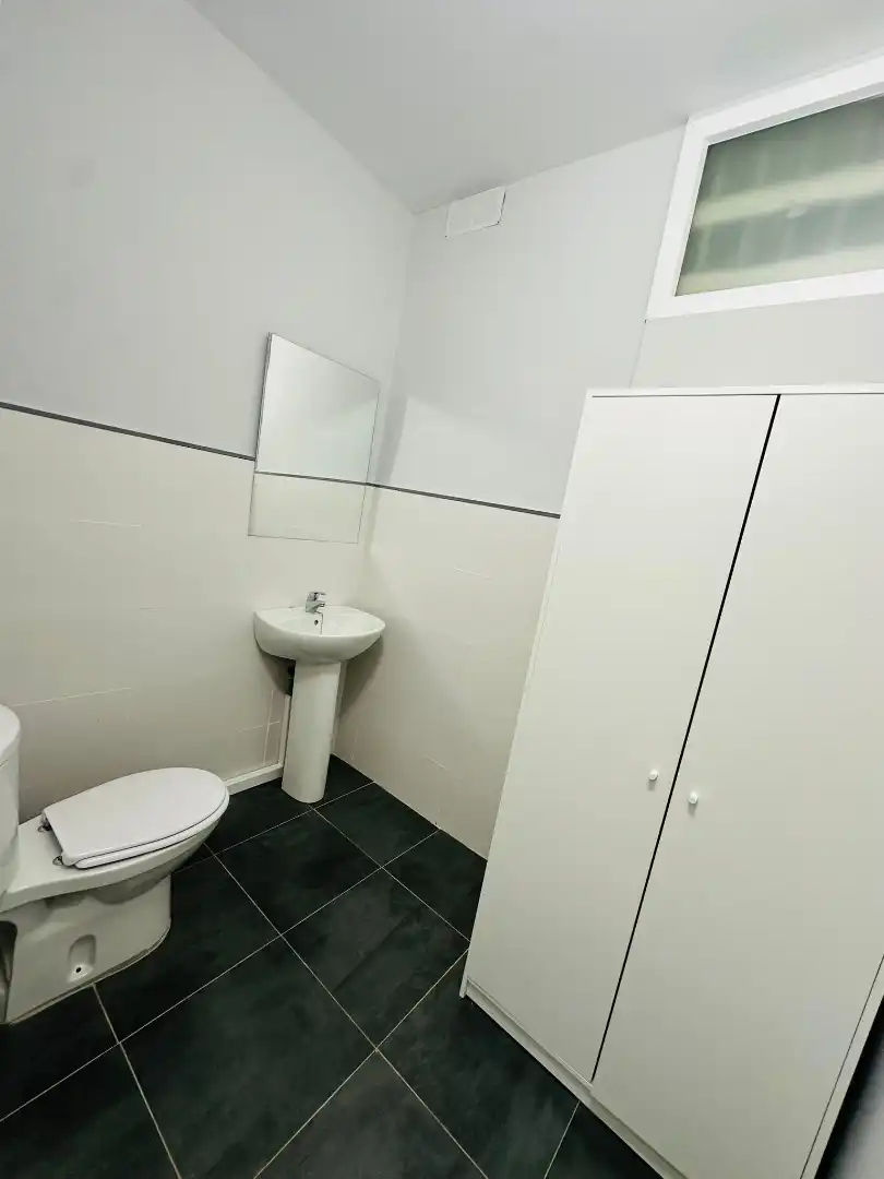 Badezimmer von Büro zum Verkauf in Valladolid mit Klimaanlage