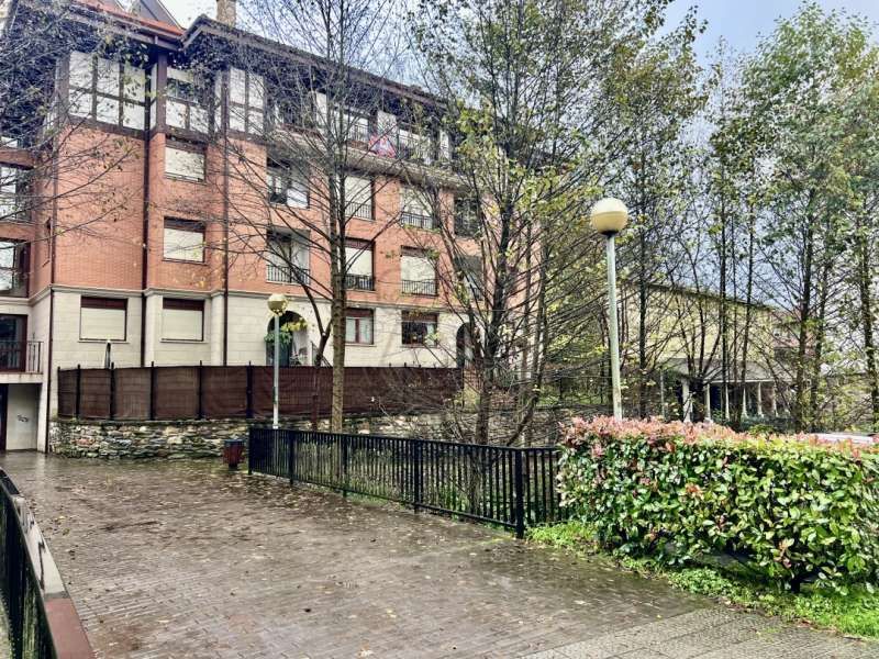 Vista exterior de Pis en venda en Güeñes amb Calefacció i Traster
