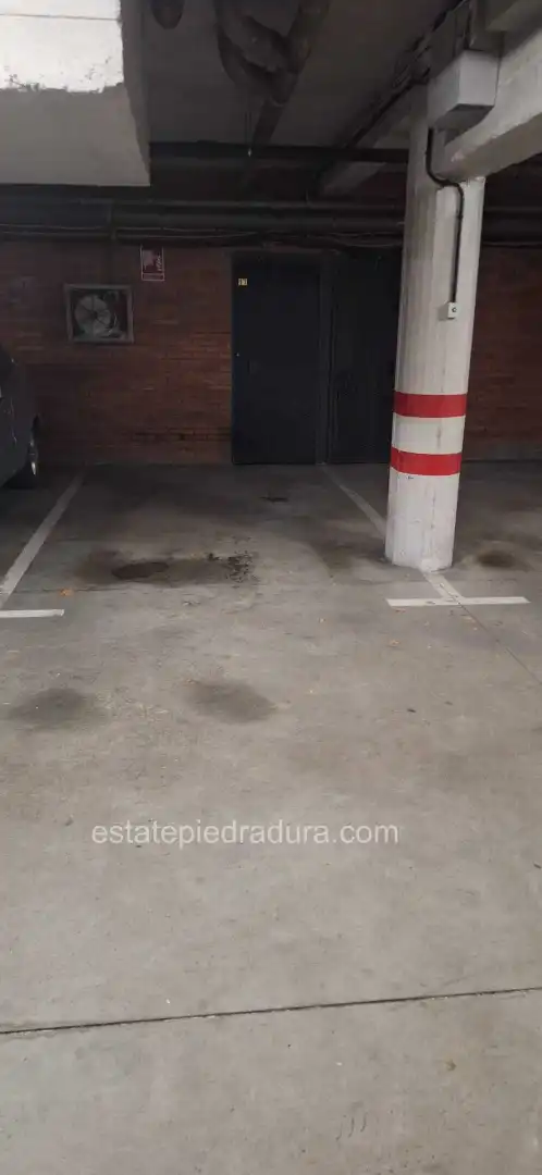 Parkplatz von Wohnung zum Verkauf in Santiago de Compostela  mit Terrasse, Abstellraum und Möbliert