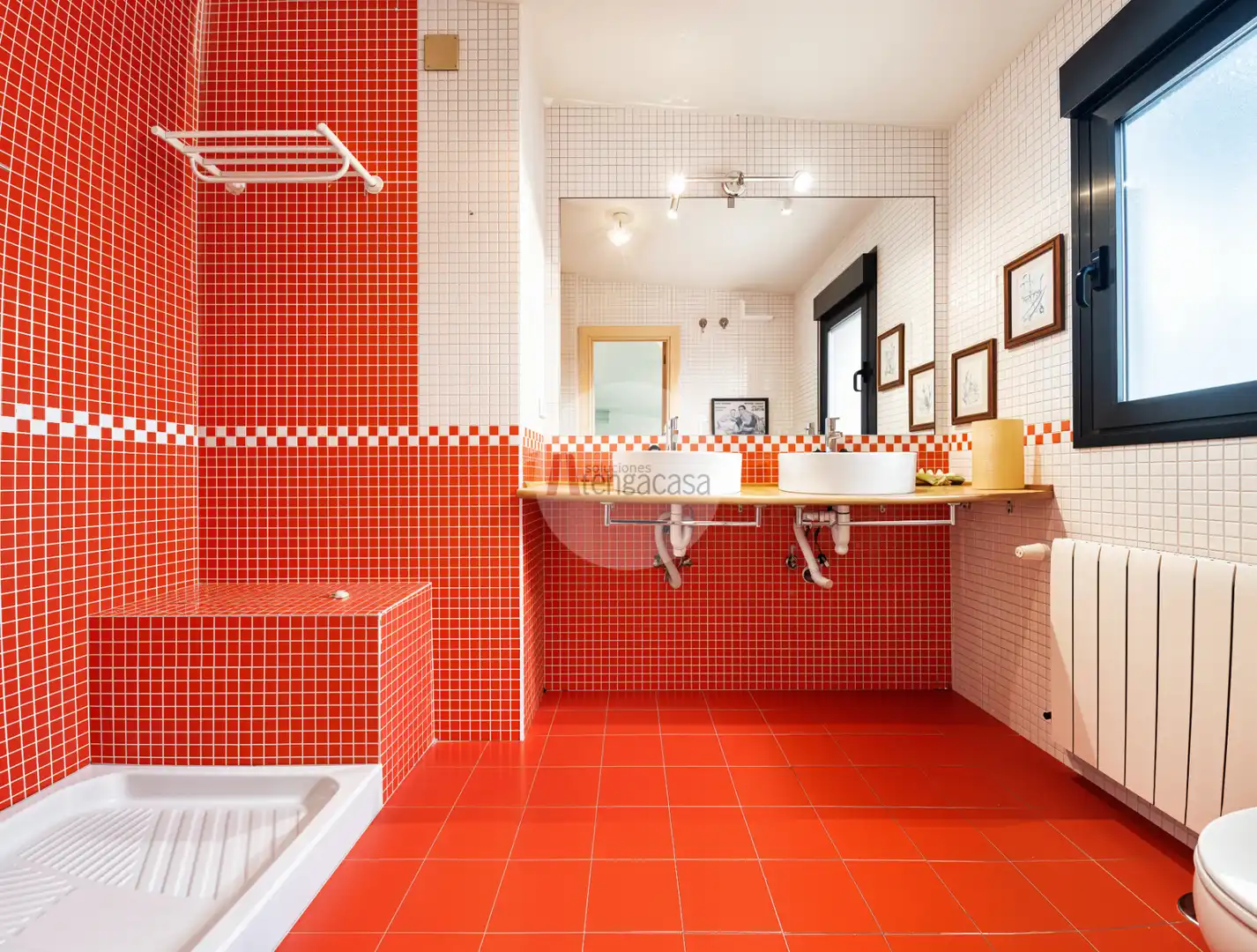 Bathroom of Attic for rent in Pozuelo de Alarcón  with Air Conditioner, Heating and Parquet flooring